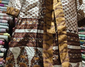Bata Kantha de seda marrón oscuro – Chaqueta tipo kimono acolchada con borde floral – Chaqueta reversible estilo boho