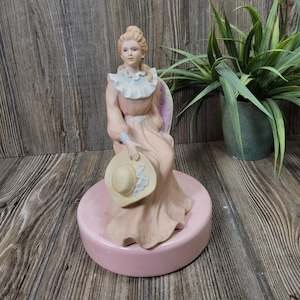 Vintage Sitting Lady Figurine, Homco 1452