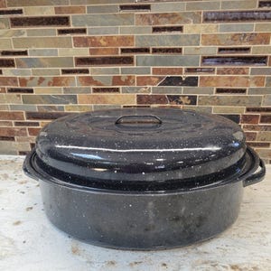 Vintage Enamel Roaster, Oval Black Speckled, Covered Roasting Pan, Large 16-1/2&quot;
