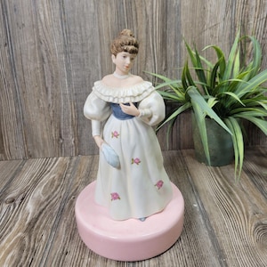 Vintage Victorian Lady Homco 1463 Figurine, Women & Feather Interior Decorating
