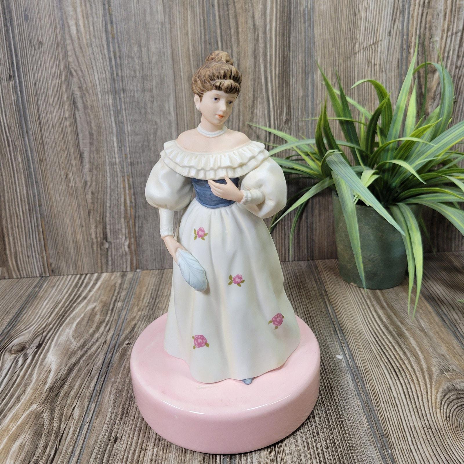 1463 Figurine Lady - Etsy