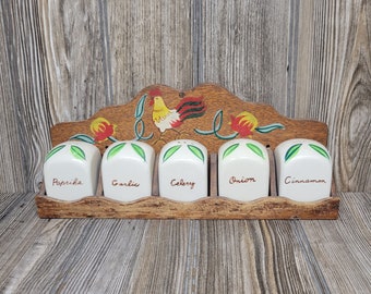 Vintage Wood Spice Rack & 5 Shakers, Wall Hanging Or Counter, Rooster Leaf, Japan