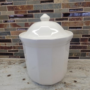 Vintage Heritage White Pfaltzgraff Extra Large Canister & Lid
