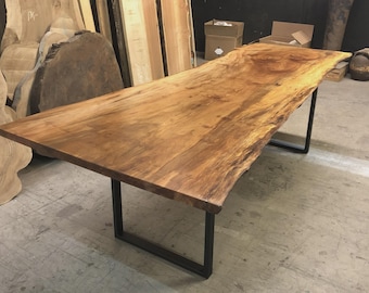 Live Edge massief notenhouten eettafel, aangepast formaat houten tafel, boerderijtafel handgemaakt meubilair, moderne eettafel uit het midden van de eeuw