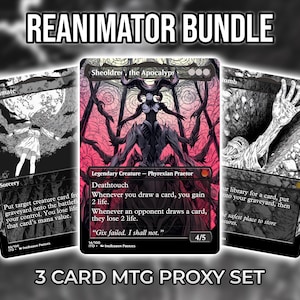 以下が含まれることがあります： 「Reanimator Bundle」のテキストが入った3枚組MTGプロキシセット。カードはファンタジーアートを特徴とし、中央のカードはPhyrexian Praetor、両側のカードは白黒のイラストです。