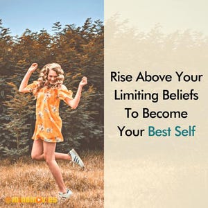 Puede incluir: Una mujer con un vestido naranja floral salta en un campo. El texto a la derecha dice: "Rise Above Your Limiting Beliefs To Become Your Best Self".