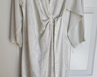 Natori Peignoir Set SZ M never worn condition Off White