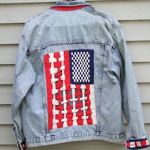 Vintage Denim jacket w American Flag weave down the back Sz Large