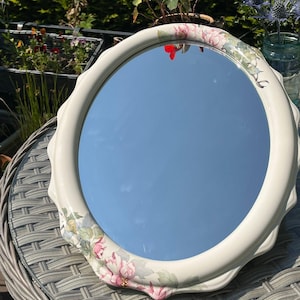 Specchio ovale in ceramica fine Hadida, vintage anni '90, con decorazioni floreali.