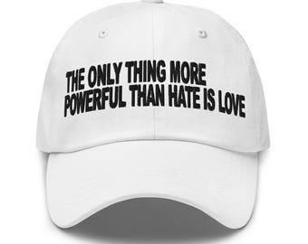 Die einzige Sache, die mächtiger ist als Hass, ist die Liebesmütze - Inspirierende Zitat-Kappe, Liebe über Hass bestickte Dad-Hut