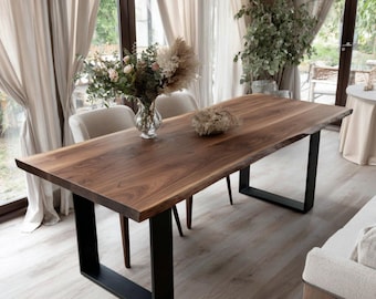 Mesa de comedor de nogal macizo con borde natural – Muebles de cocina rústicos