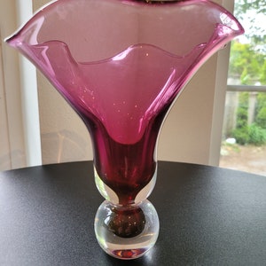 Art Glass wavy top vase