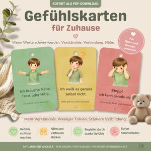 Könnte beinhalten: Drei Gefühlskarten in Grün, Gelb und Rosa mit Illustrationen eines Kindes, das verschiedene Emotionen ausdrückt. Die Karten haben deutschen Text und sind für den Gebrauch zu Hause bestimmt. Ein Teddybär befindet sich auf der rechten Seite der Karten.