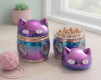 Katzenförmige Metallkräutermühle 4 Stück mit Pollenfänger Lila Blau Oil Slick Finish Magnetdeckel Kompakte 9cm Gewürzmühle