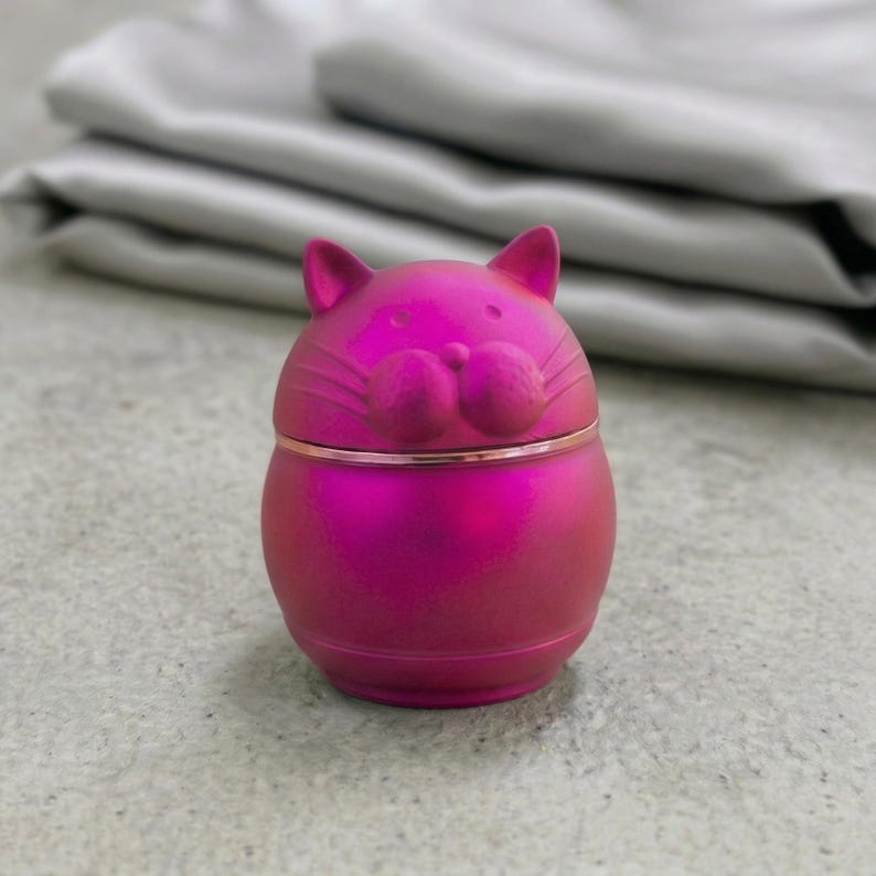 Cute Cat Herb Grinder – Colorful Kawaii Style Metal Grinder image 3