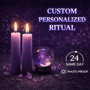 Puede incluir: Dos velas de pilar altas de color morado con llamas encendidas junto a una esfera de cristal transparente sobre una base oscura. Cristales morados dispersos alrededor. Texto: CUSTOM PERSONALIZED RITUAL, 24 SAME DAY, PHOTO PROOF con icono.
