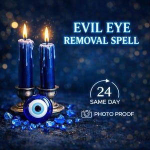 以下が含まれることがあります： 2本の青いろうそくが灯り、青い邪視のお守り、青いクリスタルが写っています。「EVIL EYE REMOVAL SPELL」、「24 SAME DAY」、「PHOTO PROOF」の文字。背景は暗い青色で、ボケ効果があります。