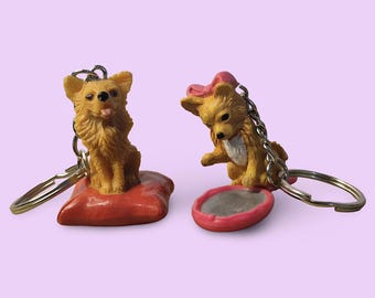 Opciones de iniciales personalizadas / Llavero/Colgante de perro Chihuahua vintage / Cachorro en mi bolsillo /MEG/ Accesorio de juguete retro lindo y nostálgico de los 90