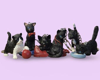 Opciones de iniciales personalizadas / Llavero/Colgante de gatos negros vintage / Kitty in My Pocket /MEG/ Accesorio de juguete lindo retro de los 90