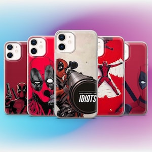 Puede incluir: Una colección de fundas para teléfonos con diseños de Deadpool. Las fundas muestran al personaje en rojo y negro, algunas con texto. Las fundas se muestran sobre un fondo degradado, con varios diseños.