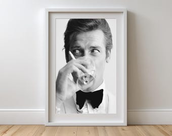Roger Moore Schwarz Weiß Porträt Poster, Klassische Hollywood Kino Kunst