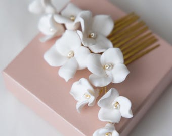 White Flower Hair Comb, Floral Wedding headpiece, Bridal hair clip, Hair Accessories