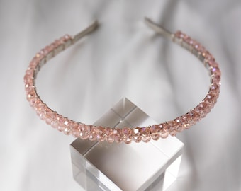 Tiara rosa com cristais, ideal para noivas e madrinhas. Acessórios de cabelo prateados para baile de formatura.