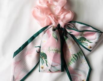 Rosa Grün Schleife fließende Scrunchies, Organza Haargummi, handgefertigte Blumen Haaraccessoires, elastisches Haarband