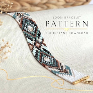 Może przedstawiać: Wzór bransoletki z krosna koralikowego z geometrycznym wzorem w odcieniach bieli, turkusu, brązu i czerni. Wyświetlany jest tekst "LOOM BRACELET PATTERN PDF INSTANT DOWNLOAD".