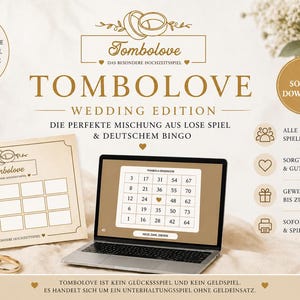 Può includere: Un gioco di nozze digitale, "Tombolove Wedding Edition", è mostrato su un laptop e una scheda. Il design è nei toni del beige e dell'oro, con testo in tedesco. Il gioco promette divertimento per tutti gli invitati e download immediato.