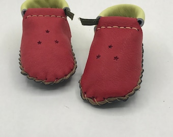 Moccashoe-making kit: "How to Make Ecological Moccashoes for all sizes of feet" plus a FREE "First Footsteps"moccashoe kit
