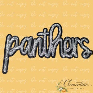 Puede incluir: Parche de lentejuelas plateadas "Panthers" con contorno negro, ideal para ropa. La palabra está en cursiva con contorno negro, sobre fondo amarillo. El parche es de Clementine Atelier Co.