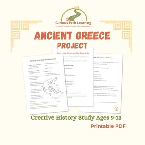 Può includere: Una risorsa educativa PDF stampabile intitolata "Ancient Greece Project" per bambini dai 9 ai 13 anni. L'immagine presenta tre fogli di lavoro con domande e una mappa. Il logo Curious Path Learning è in alto.