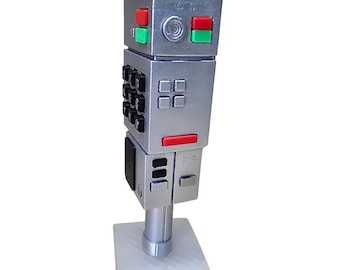 Retro Futuristic Sci-Fi Communicator Prop – Hand-Painted 3D Printed Display Model,Roleplay  costume