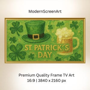 Könnte beinhalten: Gerahmtes Gemälde mit goldenem Rahmen, das einen grünen Leprechaun-Hut, einen Bierkrug und Kleeblätter auf grünem Hintergrund zeigt. Die Worte "ST. PATRICK'S DAY" sind in goldener Schrift. Die Kunst ist mit "ModernScreenArt" gekennzeichnet.