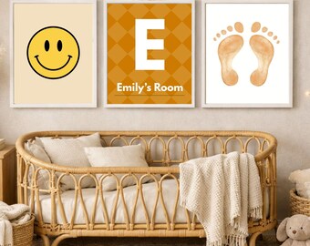 Ensemble d'affiches murales neutres pour chambre d'enfant, prénom personnalisé, dessin de visage souriant, empreintes de pieds, décoration murale à imprimer, prêt en 24 heures