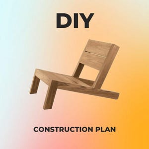 Pode incluir: Imagem de um plano de construção de cadeira de madeira DIY. A cadeira tem um design contemporâneo com encosto de ripas e pernas anguladas. O texto "DIY" e "CONSTRUCTION PLAN" é exibido em negrito, em preto.