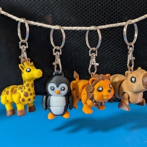 Flexible Animal Keychain Bundle: Lion Capybara Penguin Giraffe Wiggling Toys Backpack Charm Gift Set