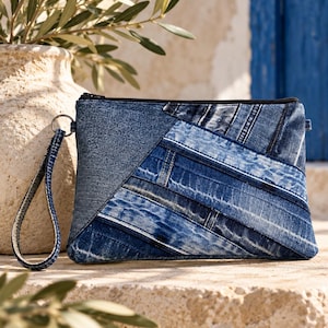 Clutch van denim patchwork, polstasje van gerecyclede spijkerstof, etui van gerecycled denim, uniek exemplaar