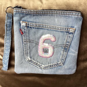 Piccola borsa a marsupio in denim, borsa a marsupio in jeans riciclati, braccialetto, zero sprechi, denim riciclato