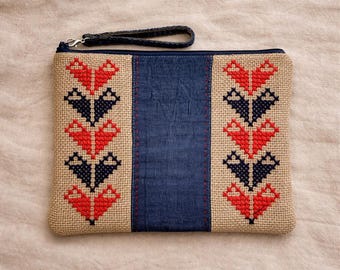 Handmade Burlap Wristlet Clutch – Embroidered Folk Heart, Denim Strap