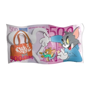 Könnte beinhalten: Ein skurriles Design mit Tom und Jerry auf einem 500-Euro-Schein. Der Schein zeigt eine orangefarbene Handtasche mit Graffiti und dem Text "500 EURO". Tom trägt einen blauen Kapuzenpullover, Jerry ein grünes Hemd.