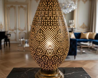 Lámpara de pie única de latón refinado – Lámpara de pie marroquí hecha a mano para un estilo artístico oriental.