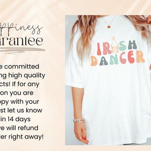 Pu&ograve; includere: Maglietta bianca con una grafica colorata che dice "Irish Dancer". La maglietta &egrave; oversize e ha una vestibilit&agrave; comoda.