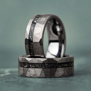 Meteorite Inlay Hammered Tungsten Ring – 8mm Silver Men’s Wedding Band