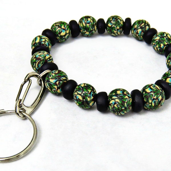 Camouflage bracelet/ green camo bracelet/ beaded bracelet/ key chain bracelet/ key ring bracelet/ green and black keychain bracelet/ lanyard