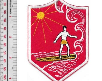Toppa da surfista maschio, stile anni '60 o '70, per longboard.