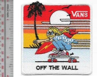 Toppa promozionale Vans Off THe Wall per surf e skateboard in California