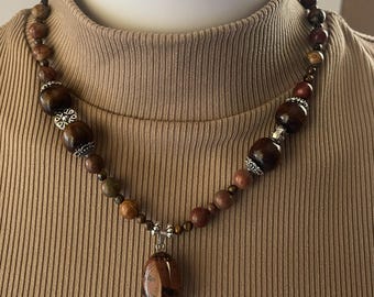 Brown Natural Jesper Necklace.