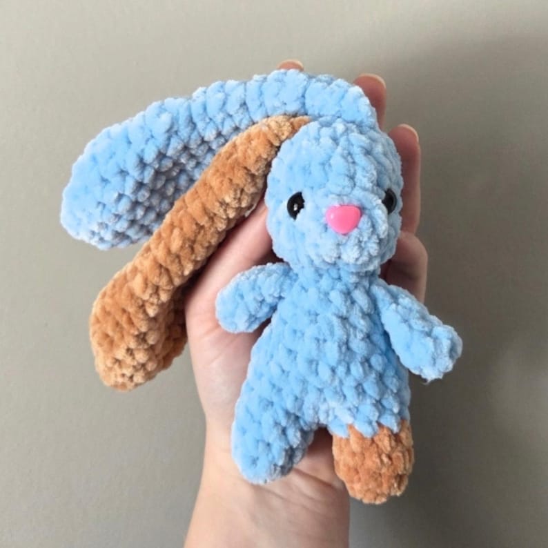 Schema all'uncinetto per coniglietto/senza cuciture • Amigurumi facile in PDF/download digitale/Willow di Askedal immagine 1